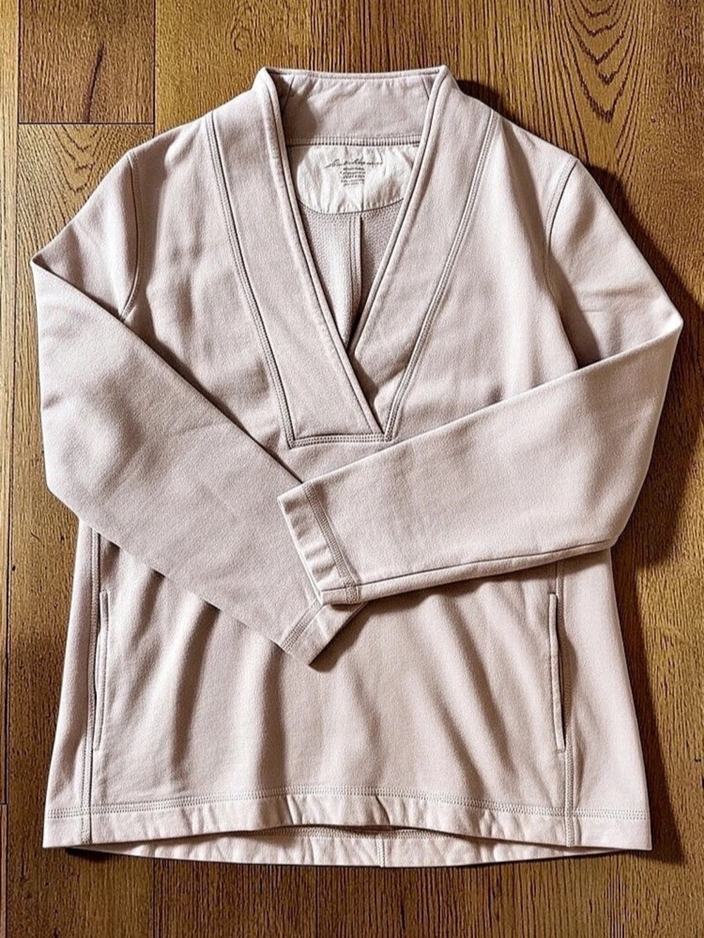 Eddie Bauer Petite M Pink V-Neck Pullover Like New